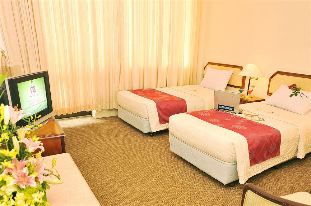 Lotus Sài Gòn Khách sạn 4*